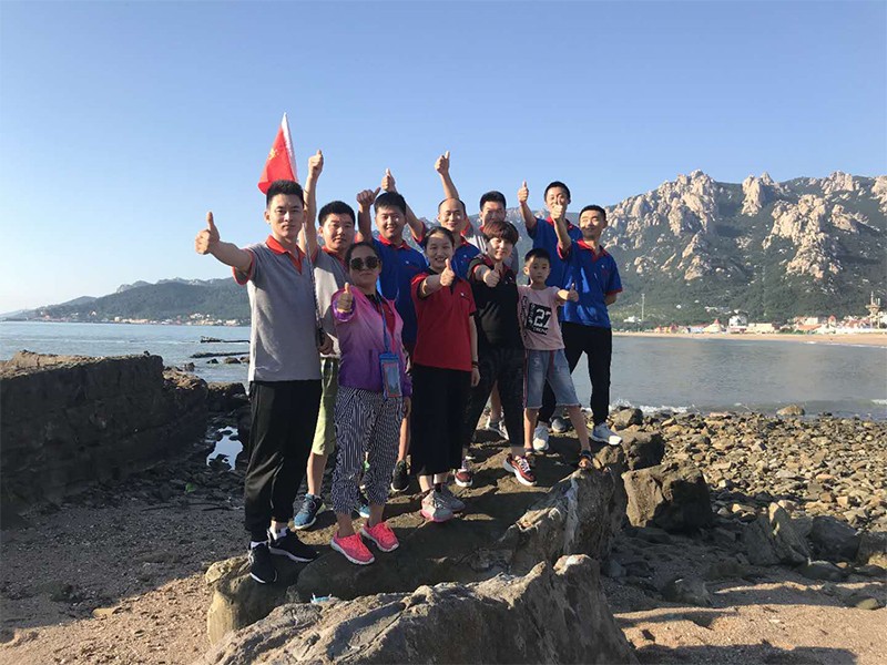 凌工科技員工在青島進行戶外活動