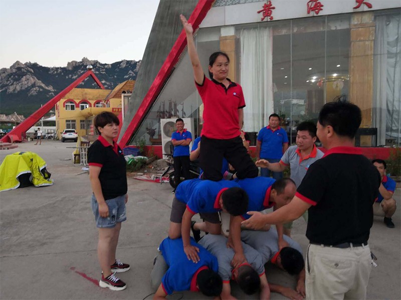 凌工科技員工在青島進行戶外活動